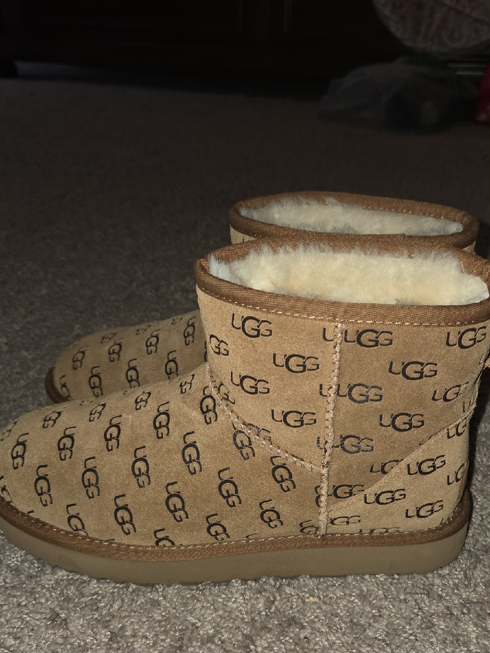 UGG Logo Suede Short Boots in Chestnut